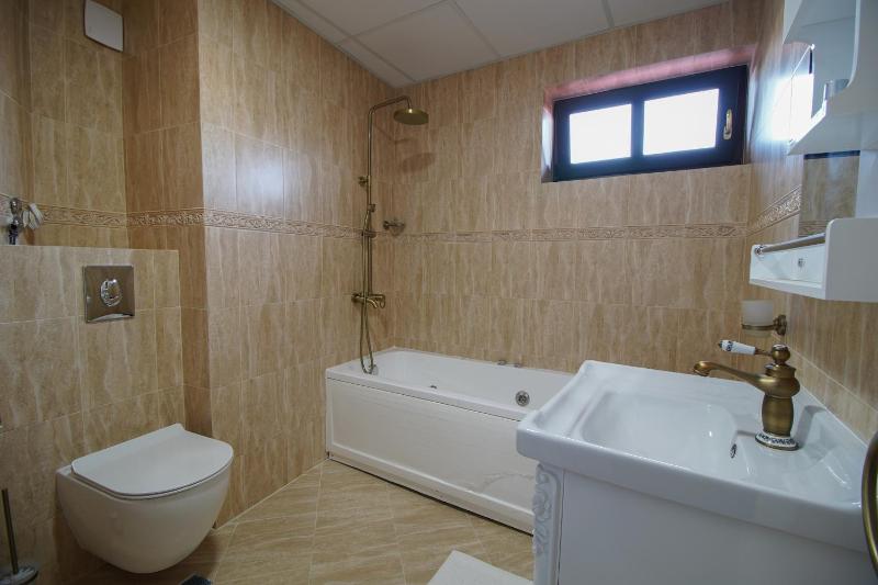 Deluxe Apartment image 2