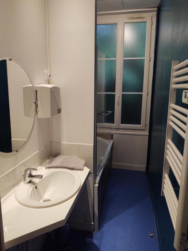 Deluxe Room image 3