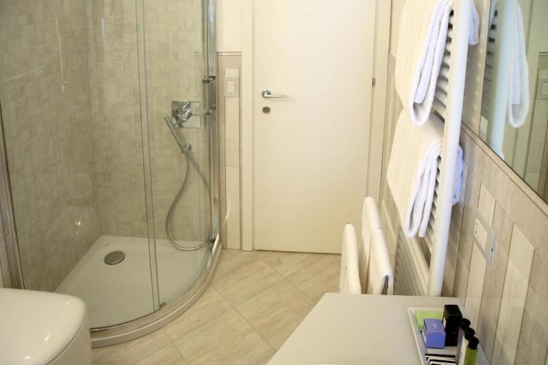 Deluxe Double Room image 2