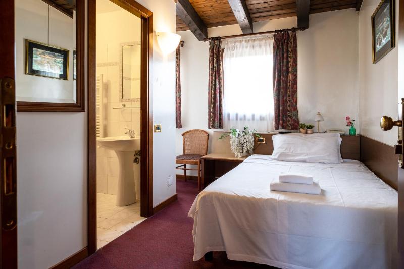 Single Room image 1
