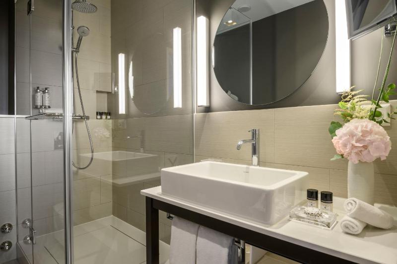 Premium Double Room - Lakeside image 3