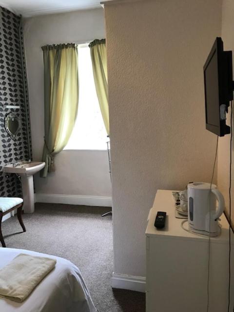Single Room image 3