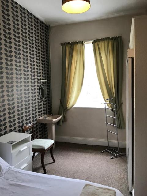 Single Room image 4