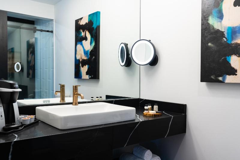 King Room image 4