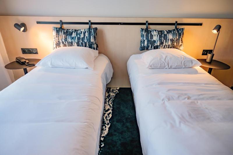 Standard Twin Room image 1