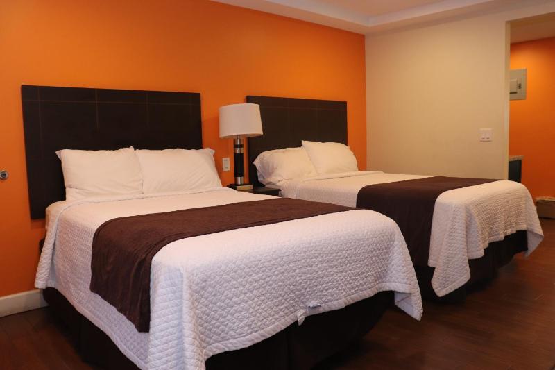 Superior Room with Two Double Beds - Disability Access image 4