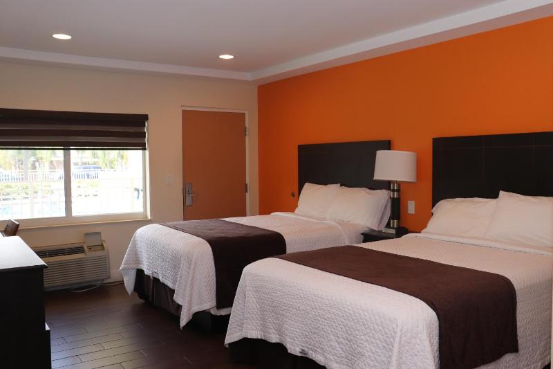 Superior Room with Two Double Beds - Disability Access image 1