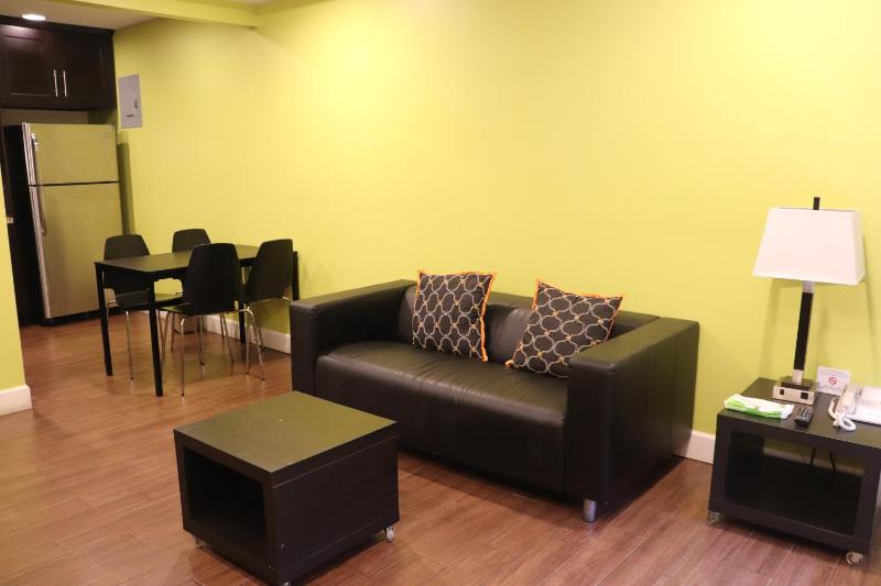 One-Bedroom Suite image 2