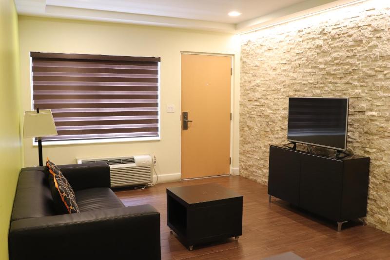 One-Bedroom Suite image 1