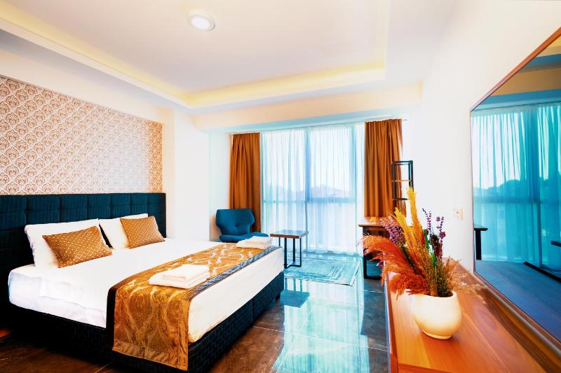 Deluxe Suite image 4