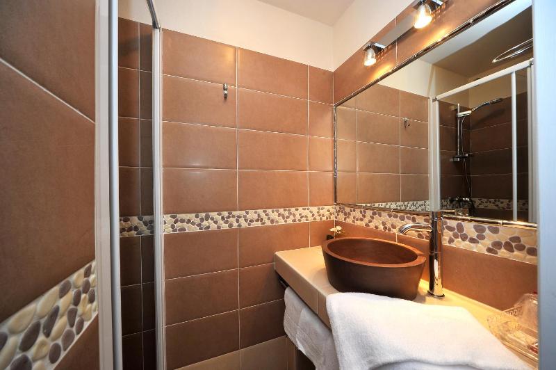 Double or Twin Room with Sea View image 3