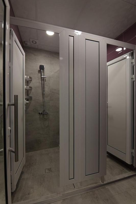 Economy Triple Room with Shared Bathroom image 3