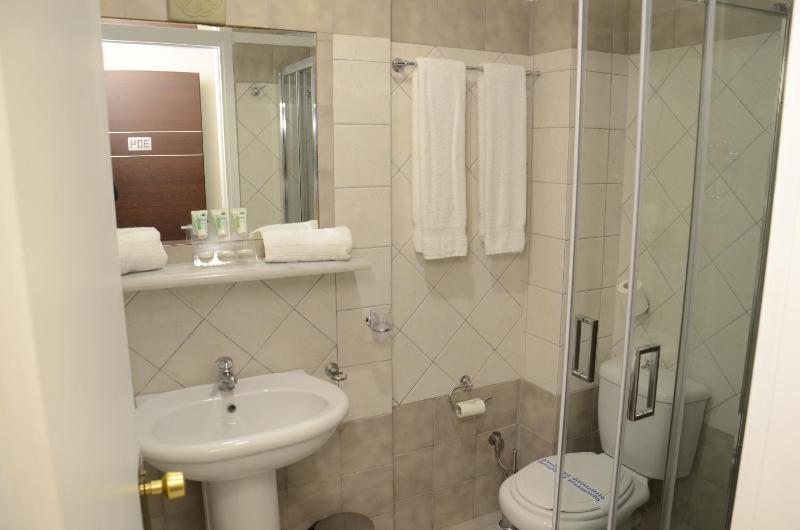 Quadruple Room image 2