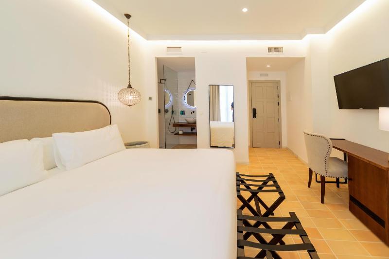 Superior Double or Twin Room image 3