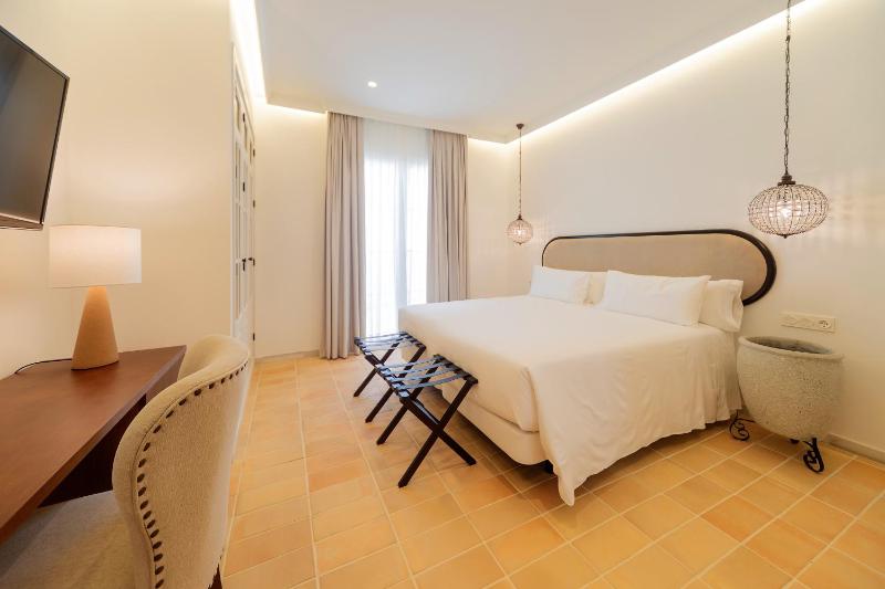 Superior Double or Twin Room image 2