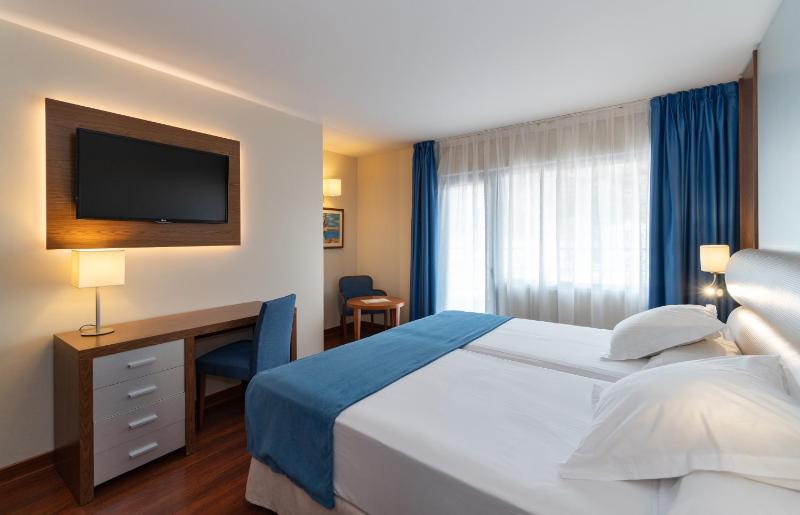 Standard Double or Twin Room image 3
