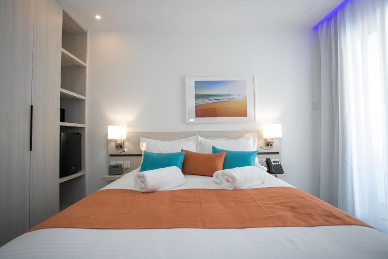 Queen Room with Queen Bed - Non-Smoking image 4