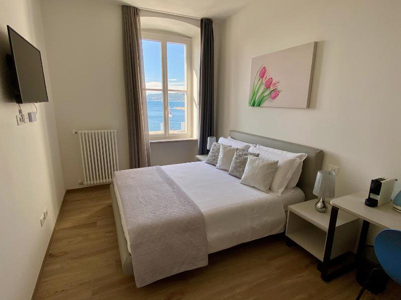 Five Flowers Guest House - image 15
