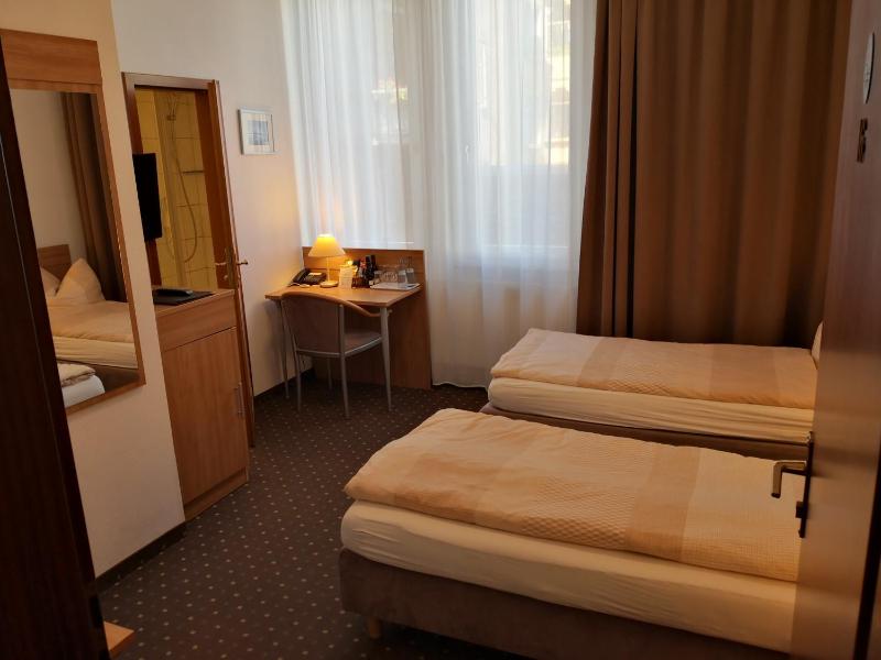 Standard Double Room image 2