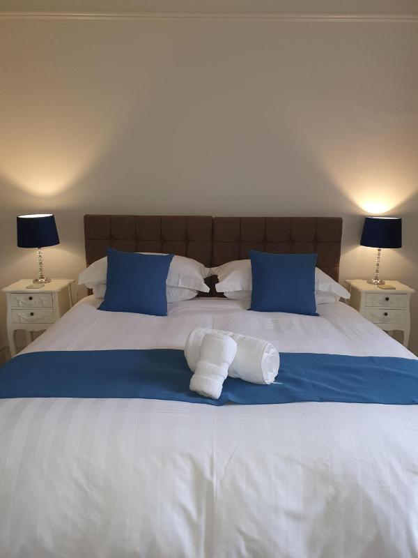 Deluxe Double Room with Bath image 1