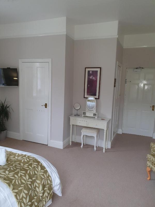 Double Room with Private Bathroom image 4