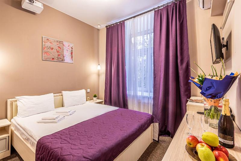 Standard Double Room with Digital Cinema Projector image 2