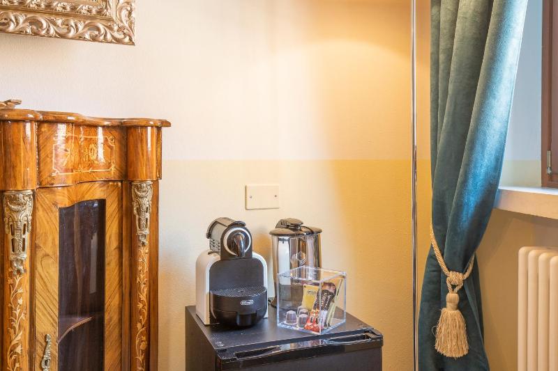 Junior Suite with Castle View image 4