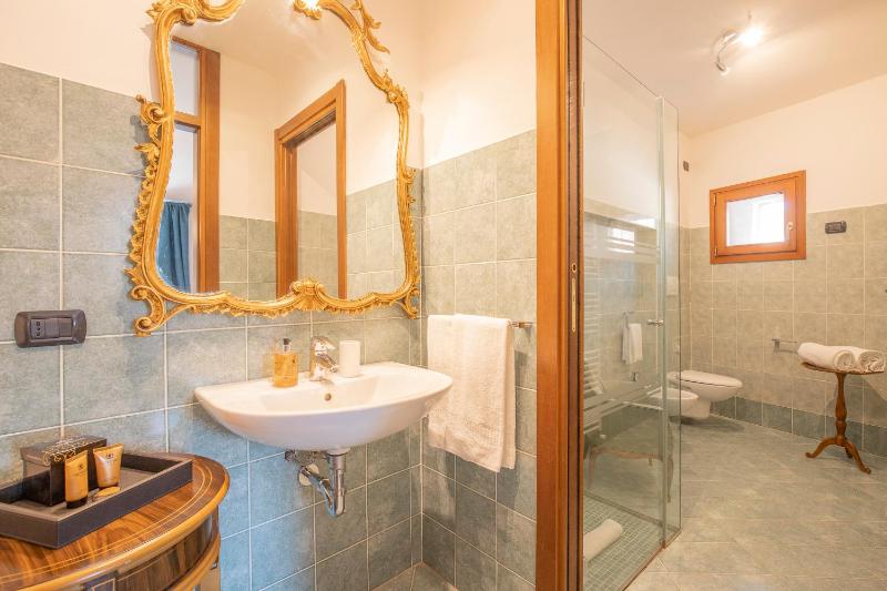 Grand Deluxe King Room with Castle View image 4