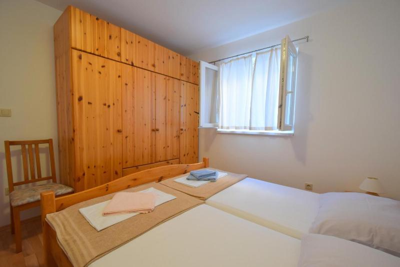 One-Bedroom Apartment image 4