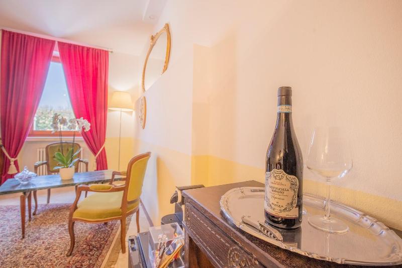 Deluxe King Room with Castle View image 3