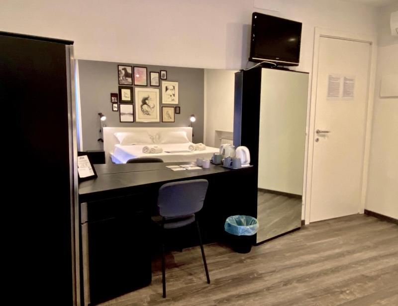 Double or Twin Room with Bathroom image 2