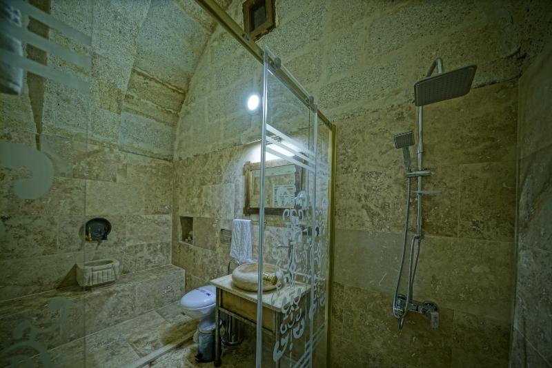 Deluxe Queen Suite image 4