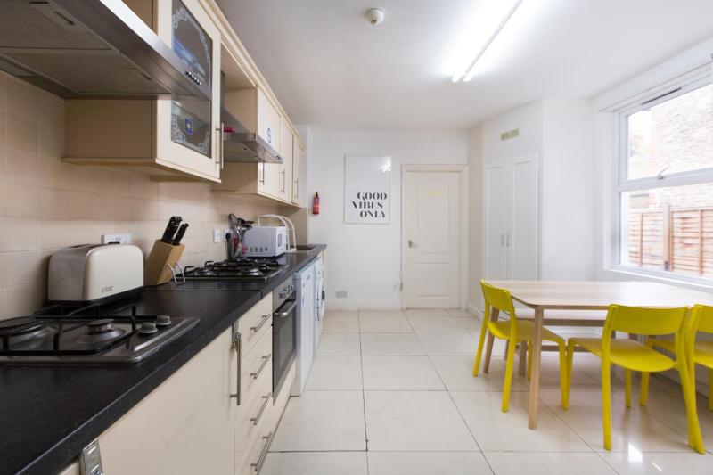 Double Room with Private Bathroom image 4