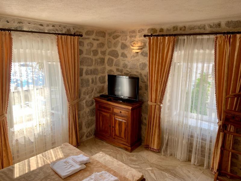 Double Room with Sea View image 1