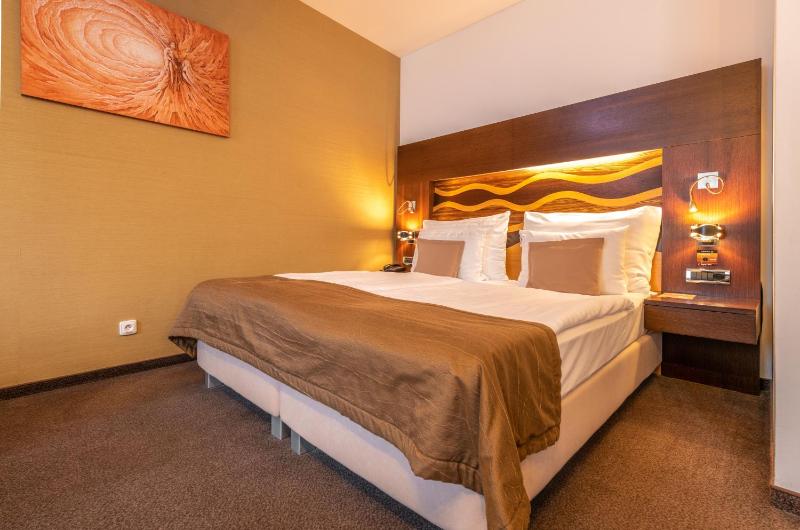 Deluxe Double Room with Jacuzzi  image 4