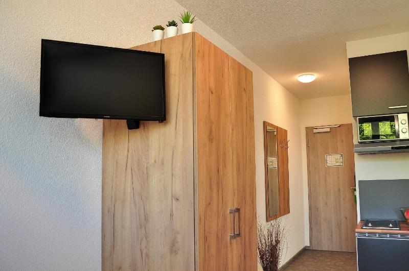 Standard Twin Room image 4