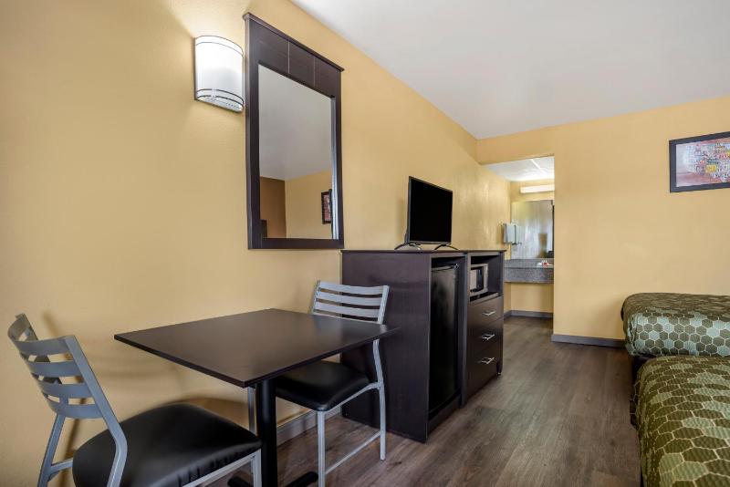 King Room - Non-Smoking image 4