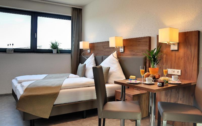 Standard Double or Twin Room image 4