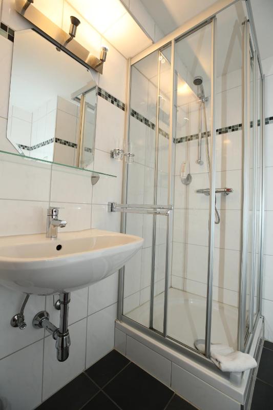 Single Room image 3