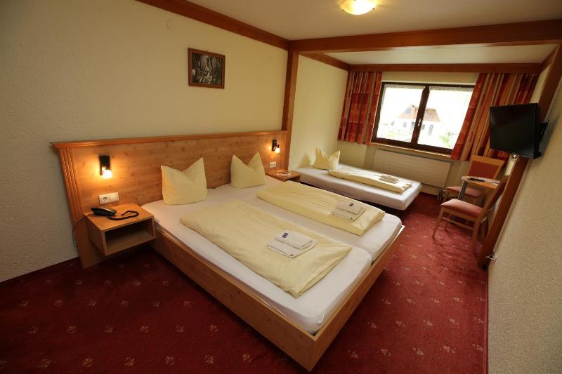 Double Room with Extra Bed image 3