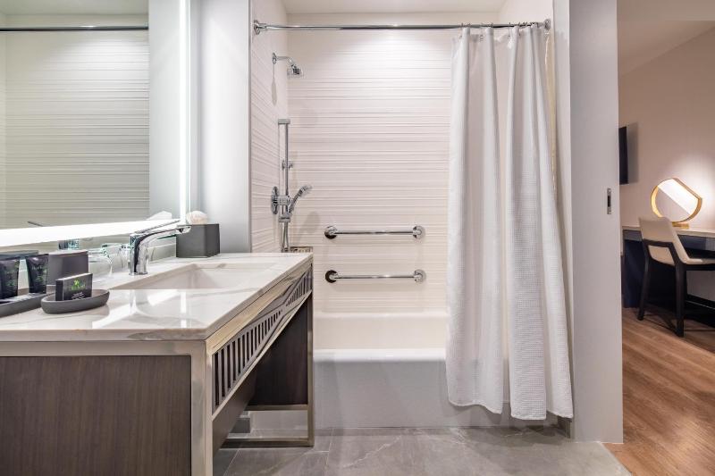 King Room with Balcony and Accessible Tub image 2