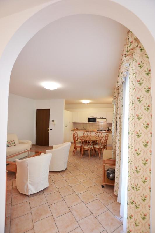 Superior Two-Bedroom Apartment with 2 Bathrooms image 3