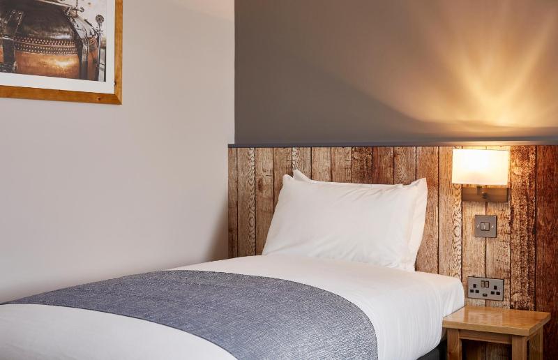 Standard Twin Room image 1