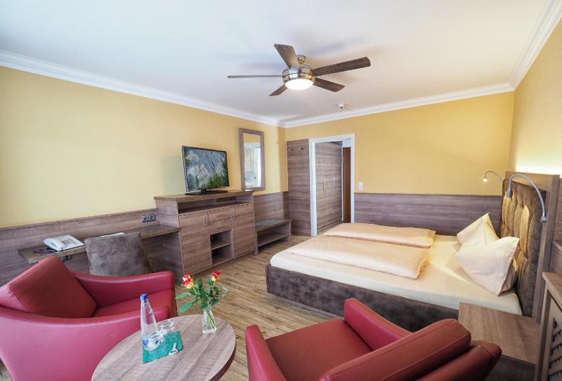 Deluxe Room image 2