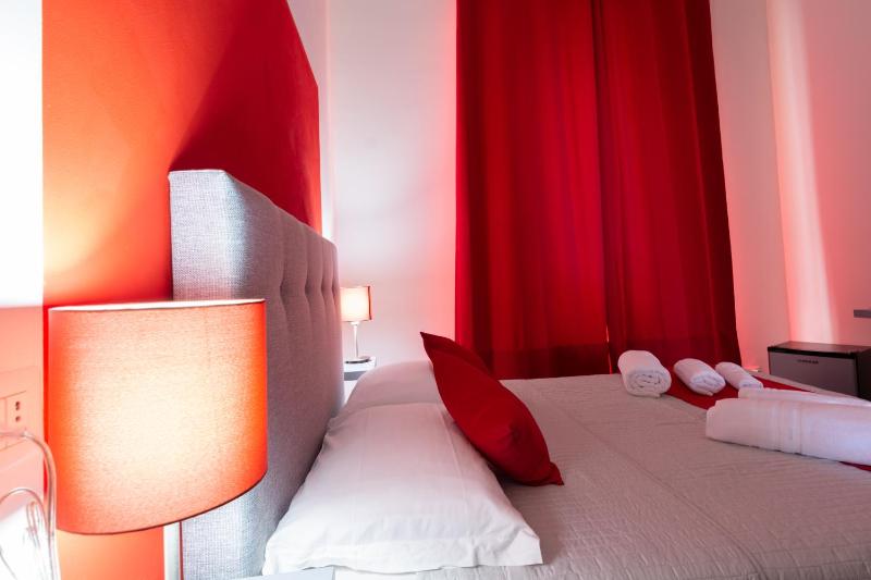 Queen Room with Private External Bathroom  image 3