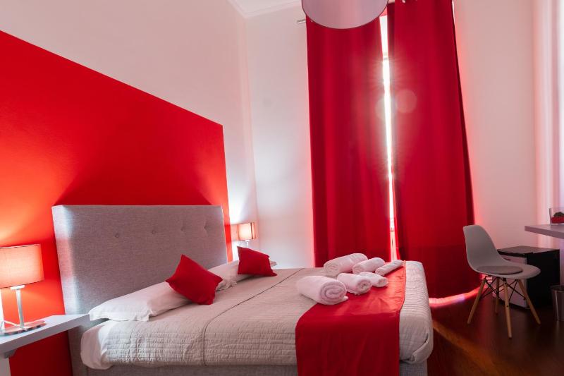 Queen Room with Private External Bathroom  image 2