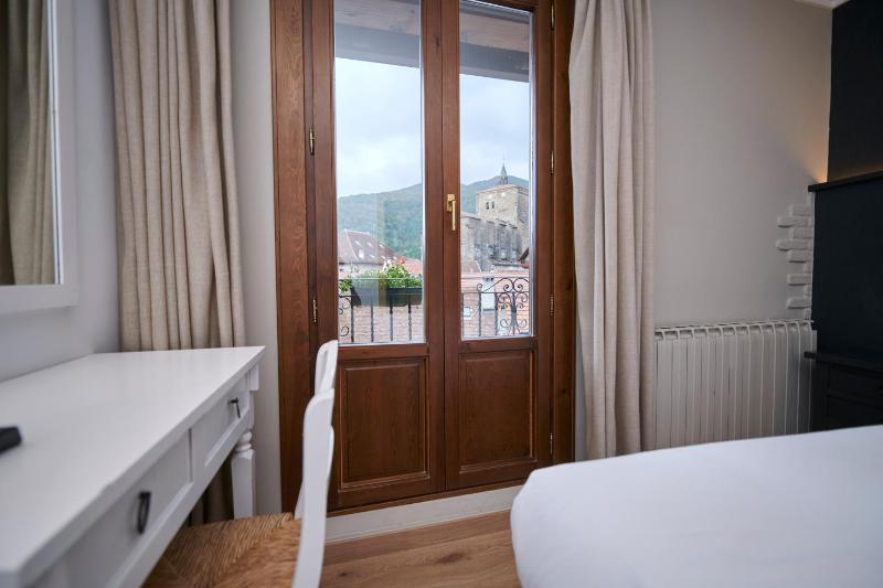 Double Room with Balcony image 1