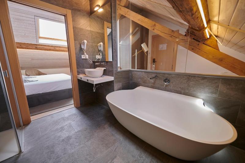 Superior Suite image 2