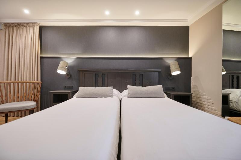 Double Room image 1
