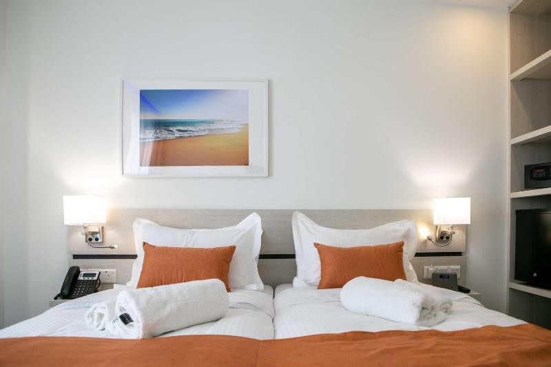 Triple Room with Two Single Beds and Sofa Bed - Non-Smoking image 1